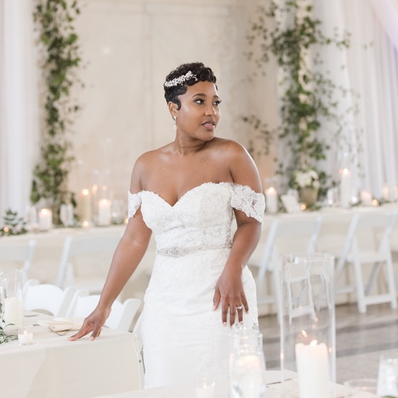 STRAPLESS SWEETHEART MERMAID WEDDING DRESS WITH ASYMMETRICAL LACE - Picture 1 of 9